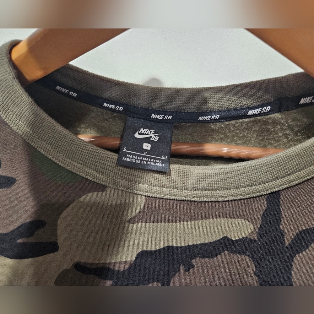 Nike SB Icon Men's Camo Olive Green Skate Crewneck. Size Small - Picture 8 of 14